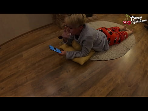 ❤️ Bláznivá blondýnka kouří obrovské péro a poskakuje na něm - anální sex Sex video u porna cs.pornado-co.ru ﹏