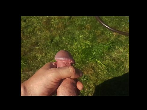 ❤️ Žhavá kočička si nechá ošukat růžovou kundičku a udělá se squirtem v letní zahradě. Sex video u porna cs.pornado-co.ru ﹏
